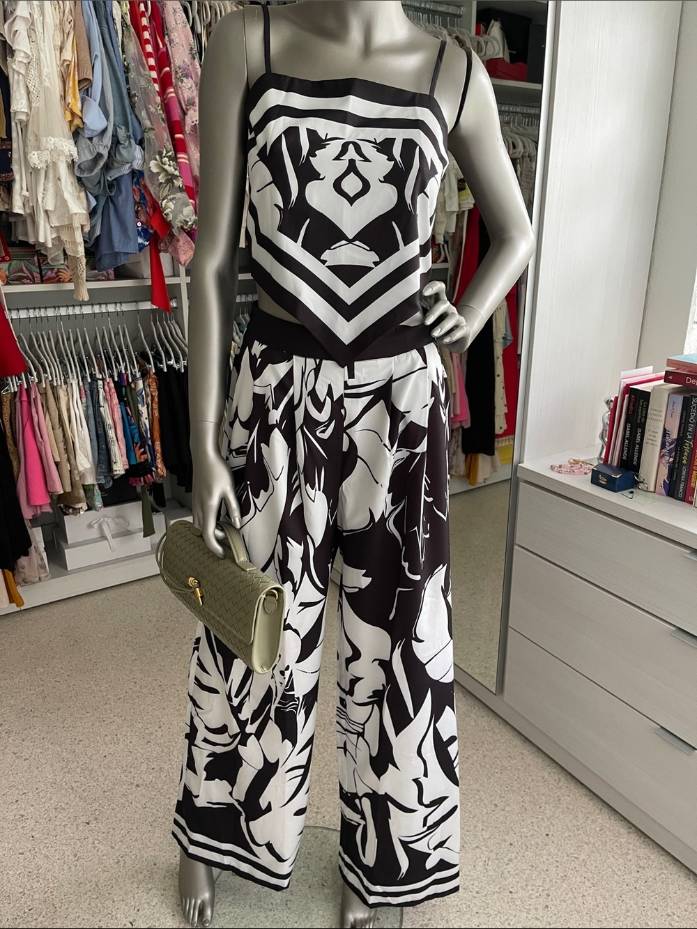 Black & White Top & Printed Wide-Leg Pants Set